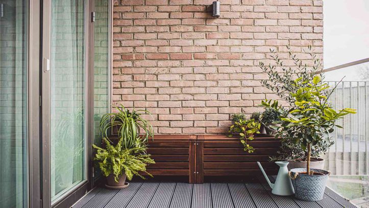 Espace extérieur : comment optimiser son balcon pour en faire un espace de  rangement ?